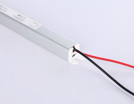 Блок питания ультратонкий для светодиодной ленты 12V 60W 5A IP20 185-260V 312*18*18 GS8605
