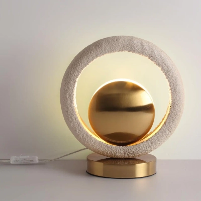 5443/1T HIGHTECH ODL_EX25 037 сатинированн.латунь/беж./металл/полирезин Настольная лампа 1*G9 LED*6W SATURN