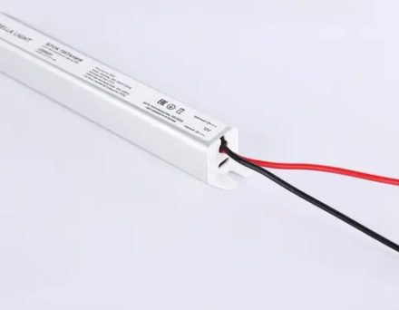 Блок питания ультратонкий для светодиодной ленты 12V 18W 1.5A IP20 185-260V 172*18*18 GS8601
