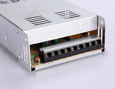 Блок питания для светодиодной ленты 12V 400W 33.3A IP20 90-260V 215*115*50 GS9552