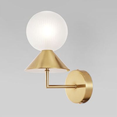 Настенный светильник в цвете латунь с фактурным плафоном 302002