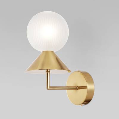 Настенный светильник в цвете латунь с фактурным плафоном 302002