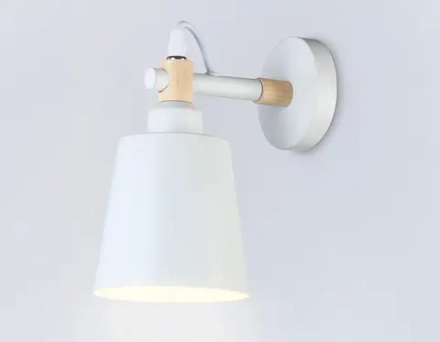 Настенный светильник со сменной лампой TR82212 WH/LW белый/светлое дерево E27 max 40W 230*130*190