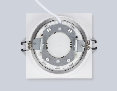 Светильник встраиваемый TN51824 WH белый GX53 max 15W 110*110*39