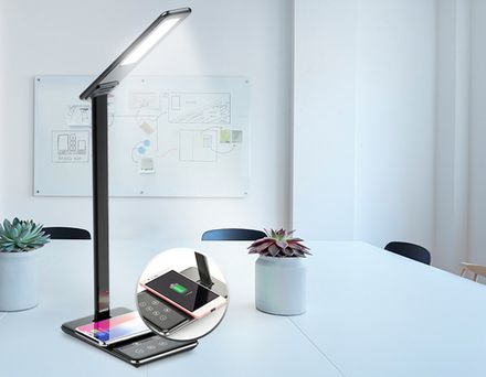 Светодиодная настольная лампа с беспроводной зарядкой и USB портом DE582 BK черный LED 2700-6400K 6W